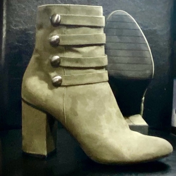 Keneth Cole - Picture 1 of 1